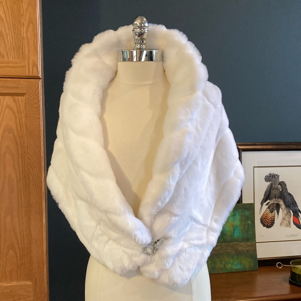 Elegant White Faux Fur Shawl with Gorgeous Crystal Clasp. Bolero style back